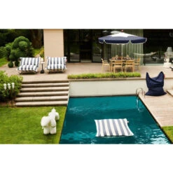Pouf D'extérieur Fatboy Original Floatzac - Rayures Bleu Océan -Piscine Magasin 104540 pouf exterieur fatboy original floatzac rayures bleu ocean new ambiance piscine 2