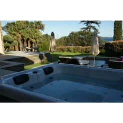 Spa Rigide Acrylique Bestway 3 Places -Piscine Magasin 17530 spa rigide acrylique bestway 3 places ambiance zoom