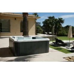 Spa Rigide Acrylique Bestway 5 Places -Piscine Magasin 17547 spa rigide acrylique bestway 5 places ambiance 2