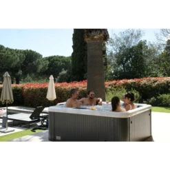 Spa Rigide Acrylique Bestway 5 Places -Piscine Magasin 17547 spa rigide acrylique bestway 5 places ambiance personnes