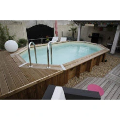 Piscine En Bois Octogonale Ubbink Océa 6,10 X 4,00 X 1,30 M - Liner Beige -Piscine Magasin 7504511 piscine bois octogonale ubbink ocea 400x610 beige ambiance 3