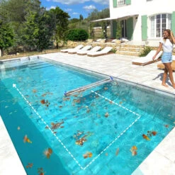 Épuisette Platypool Large Et Sans Effort -Piscine Magasin platy001 epuisette platypool poolfast ambiance 2